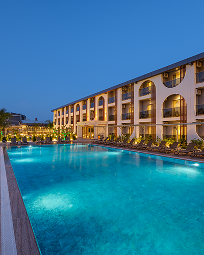 Pool & Bar